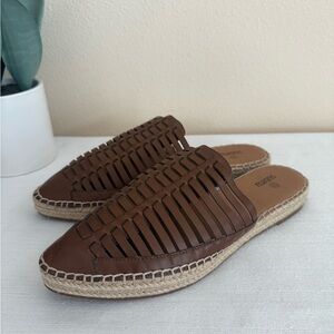 New SUSINA Tan Woven Faux Leather Casual Mules